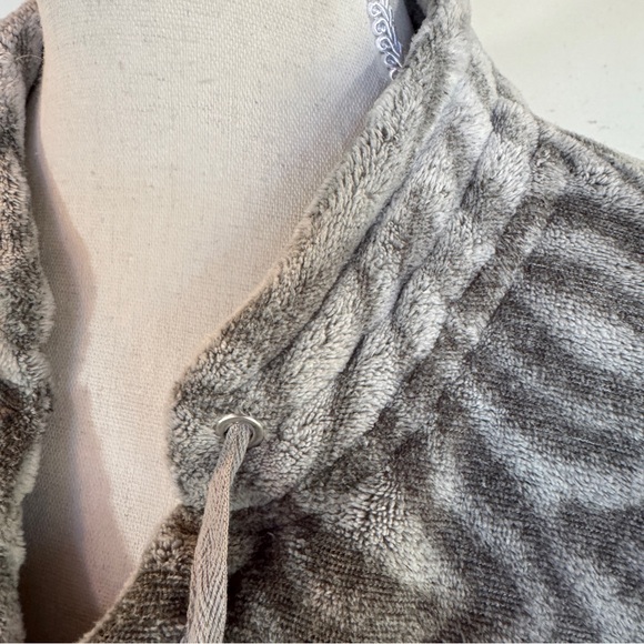 Multiples Fuzzy Pullover - Picture 4 of 5